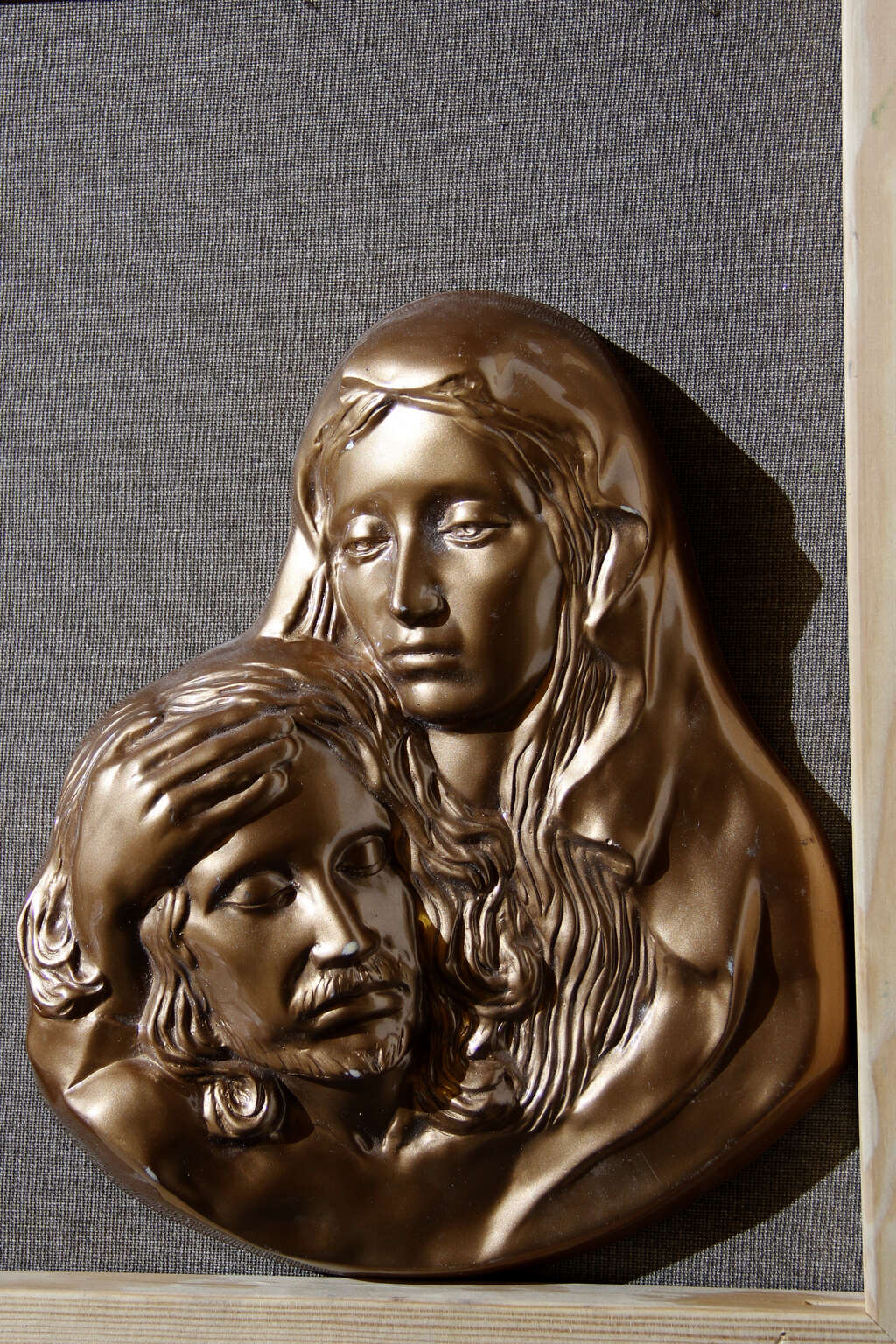 Rzeźba Madonny z Jezusem